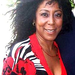 Irela Bravo 飾演 Natividad