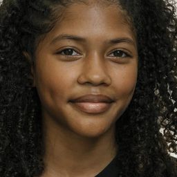 Sophie Lelenta 飾演 Lou