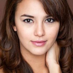 茱莉安娜·艾文斯 飾演 Alia