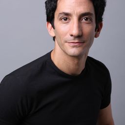 胡安·米努欣 飾演 Federico