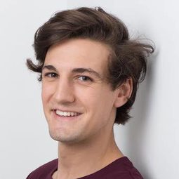 Isaac Crawley 飾演 Chad