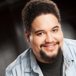 Jagen Johnson - 聖誕家族演員 飾演Elf Bop Beep