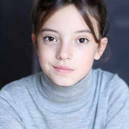 Bonnie Chagneau-Ravoire 飾演 Pauline