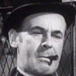 Reginald Purdell 飾演 Pedro Salvas