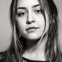 Alessandra Mesa 飾演 Ale