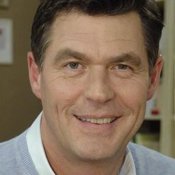 Michael Müller 飾演 DS Painter