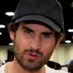 馬克·奈維代 - Golden Dreams演員 飾演Steve Jobs