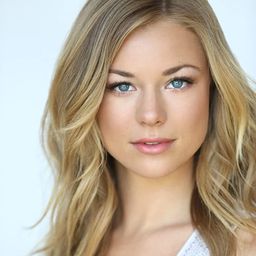 Nikki Leigh 飾演 Captain Lila Rupert