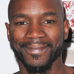 伊恩·愛德華 - 跨性有話兒演員 飾演Nash