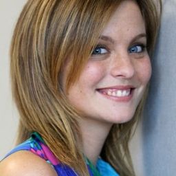 Lucrezia Piaggio 飾演 Flavia