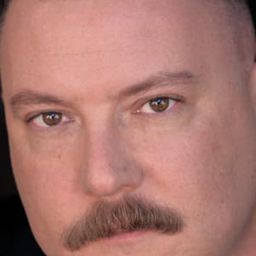 Eric Womack 飾演 Sue's customer