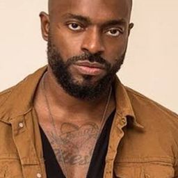 Thiago Thomé 飾演 Tupac