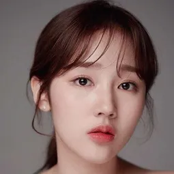 Kang Yi-seo 飾演 Seungwon's Girlfriend