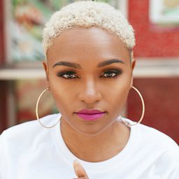 Lauren Spencer 飾演 Self