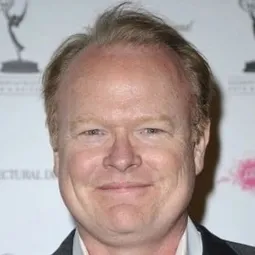 克里斯汀·克萊門森 飾演 Thomas E. Burnett, Jr.