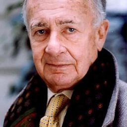 Philippe Mareuil 飾演 M. Amori de la Marnière, directeur d'une compagnine d'assurances