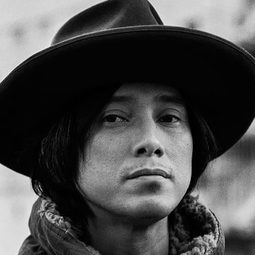 渡辺シュンスケ 飾演 Kosuke Chino / Kojiro Chino