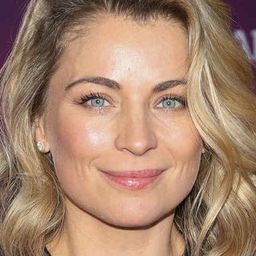 Ludwika Paleta 飾演 Self