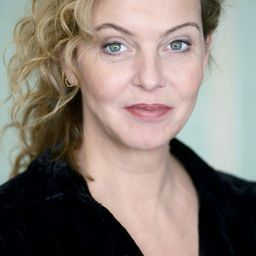 Margarita Broich 飾演 Punk-Frau