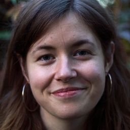 Rebeka Hatházi 飾演 Erika