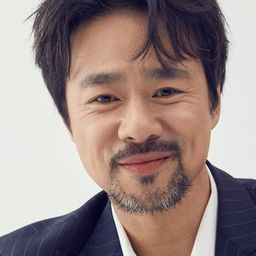 Kim Hong-pyo 飾演 Han Gil-bong