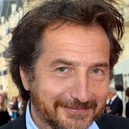 艾德·貝爾 - 柏麗娜演員 飾演Chemist