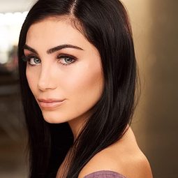 Marina Varano 飾演 Kat Garcia