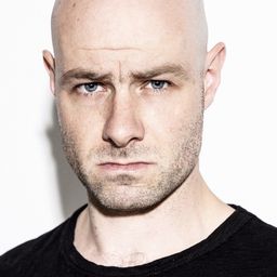 Hjörtur Jóhann Jónsson 飾演 Orr