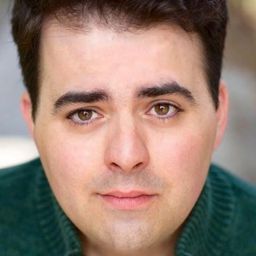 Matthew O'Neill 飾演 Lead Hub Tech