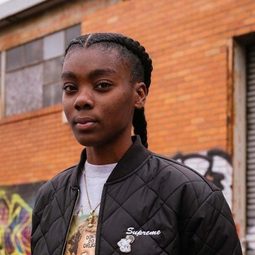 Beatrice Domond 飾演 Father Skateboarder