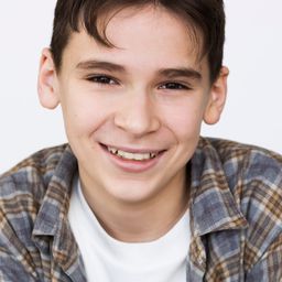 Jacob Lemieux 飾演 Mouse Face