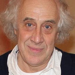 Sergey Migitsko 飾演 police officer Jean