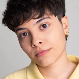 Lara Oliete 飾演 Becaria