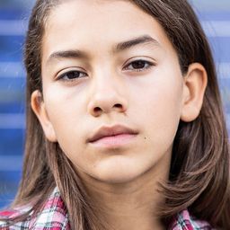 Luna Mwezi 飾演 Girl 1(uncredited)