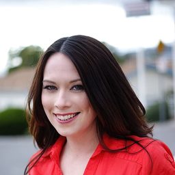 Leah Ann Cevoli 飾演 Dr. Dorothy Link