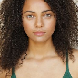 雅莉絲莎朗 飾演 Kris Waterson