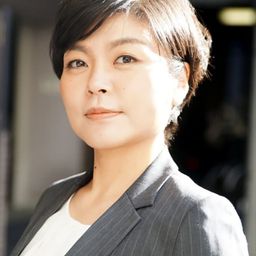 Yukari Toyoshima 飾演 