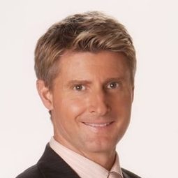 Kevin Jubinville 飾演 Carl Smythe