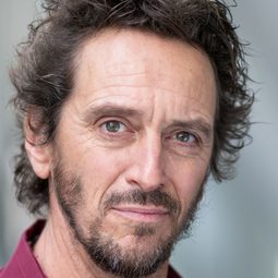 麥可·X·桑默斯 - 22世紀殺人網絡 復活次元演員 飾演Skroce