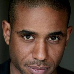 Loup-Denis Elion 飾演 Self - Guest