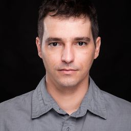 Erik Probanza 飾演 Saltzailea