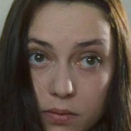 Cécile Tanner 飾演 Cecile