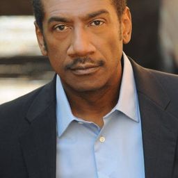 Robert McKay - 巴特沙博斯演員 飾演Detective Nichols