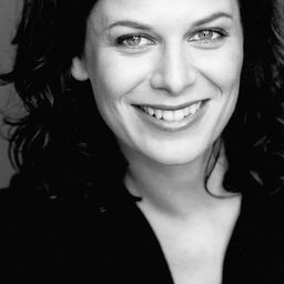 Camilla Bendix 飾演 Beate