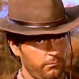 Giovanni Ivan Scratuglia - 伊迪帕斯王演員 飾演Sacerdote