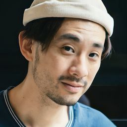 Vasuphon Kriangprapakit 飾演 M