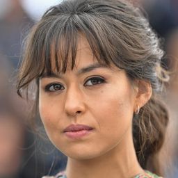 瑪莉亞・席瑪・薩馬拉多蒂兒 飾演 Young Woman