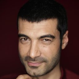 Murat Ünalmış - 紐約五尖塔演員 飾演