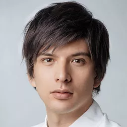 城田優 飾演 Charles Bennett Sato
