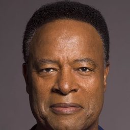 William Allen Young 飾演 Carl